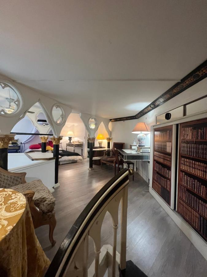 Av Montaigne Champs Elysee Paris Luaran gambar